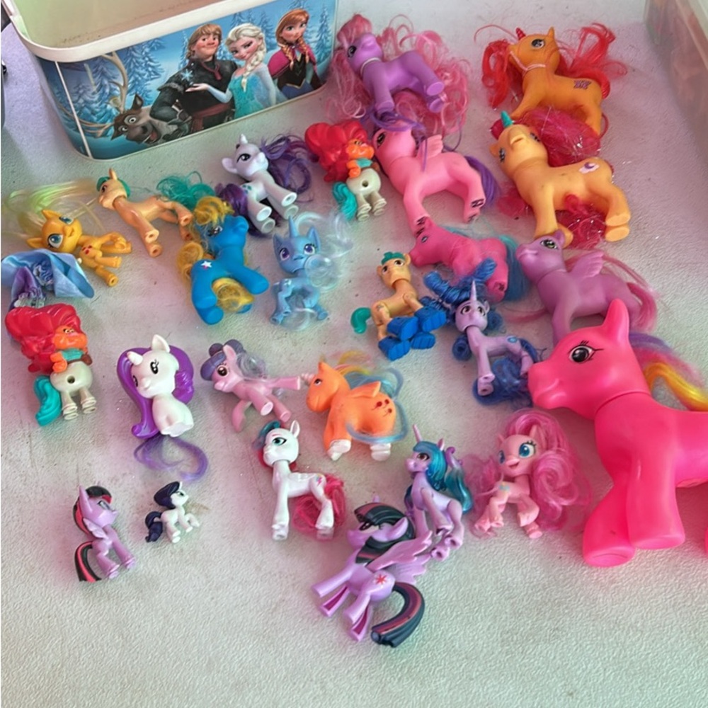 Huge My little Pony Lot 25+ Ponies and accessories. You get everything in pic.